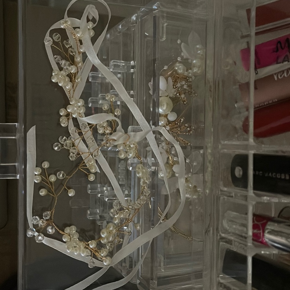 Bridal hair accessories